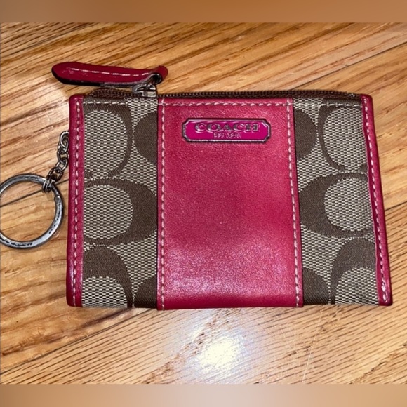 Genuine Coach wallet with keychain - Picture 2 of 4